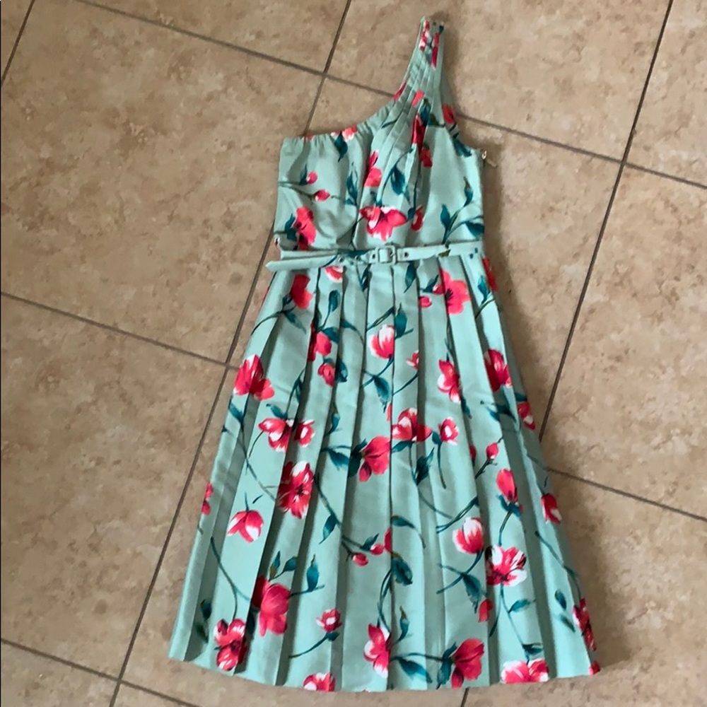 Off-the-shoulder Express Dress